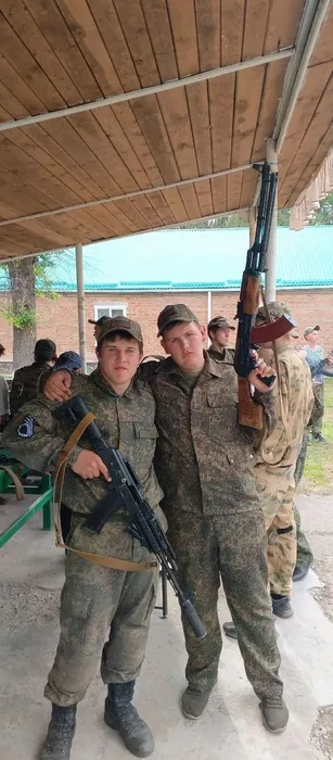 Владимир с другом Михаилом